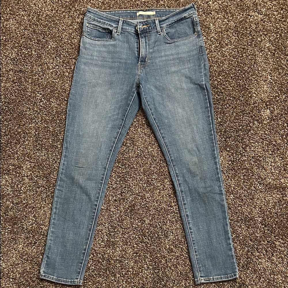 Levi's Women's 711 Skinny Jeans in Light/Medium Blue